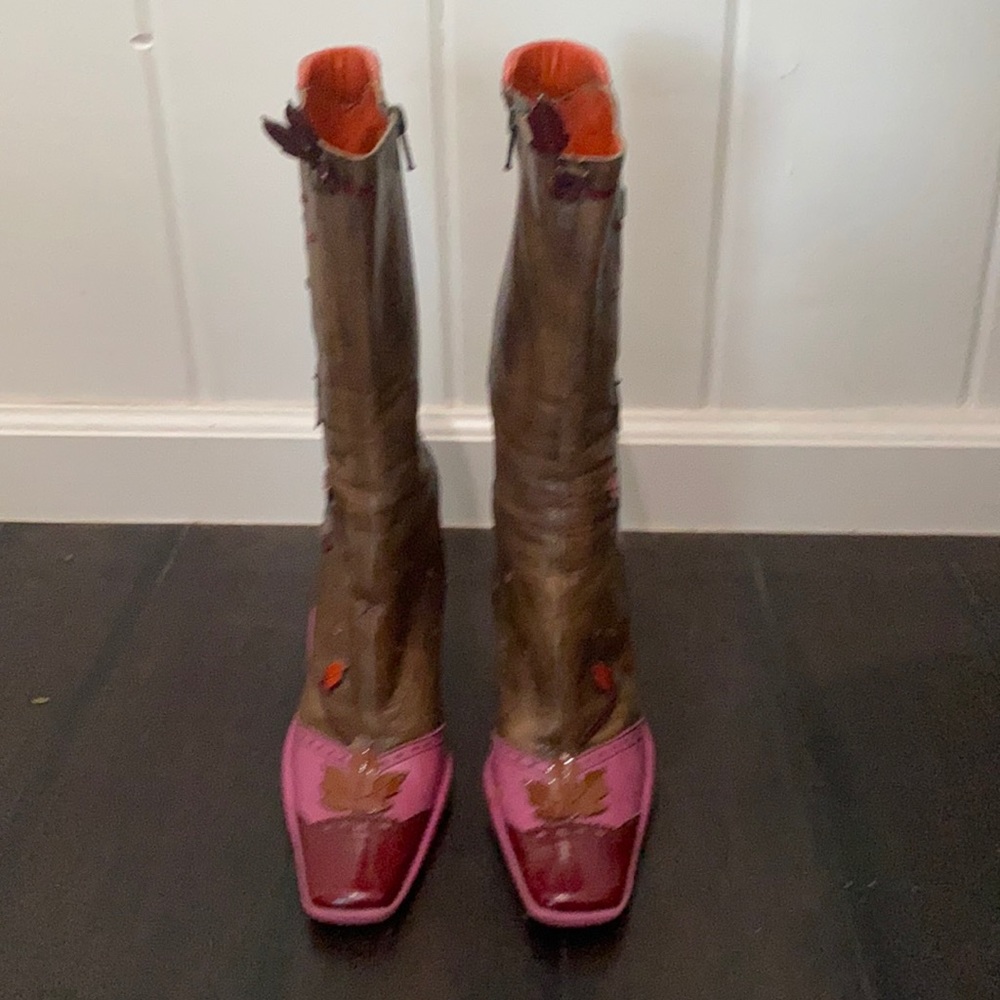 IMPECCABLE PRADA BOOTS